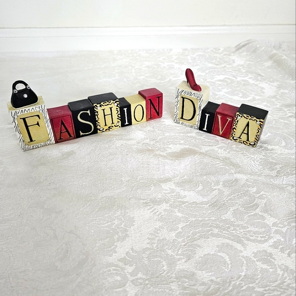 Word Block Decor with Rhinestones "Fashion Diva" Shelf Display - Picture 3 of 10